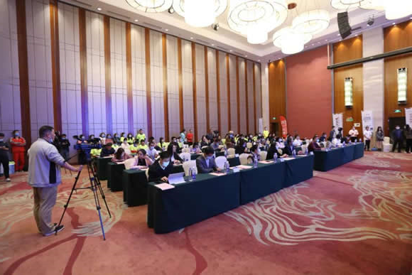 保利发展控股•2020阳江海陵岛马拉松新闻发布会在阳江举行(图4)