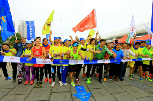 冠军名宿领跑2016露博会彩色马拉松十分赛(图2) 冠军名宿领跑2016露博会彩色马拉松十分赛(图2)