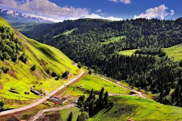 新疆独库公路将于6月5日正式开放通行!中国最美、最险峻的英雄公路,即将涌来大批人马!(图4) 新疆独库公路将于6月5日正式开放通行!中国最美、最险峻的英雄公路,即将涌来大批人马!(图4)