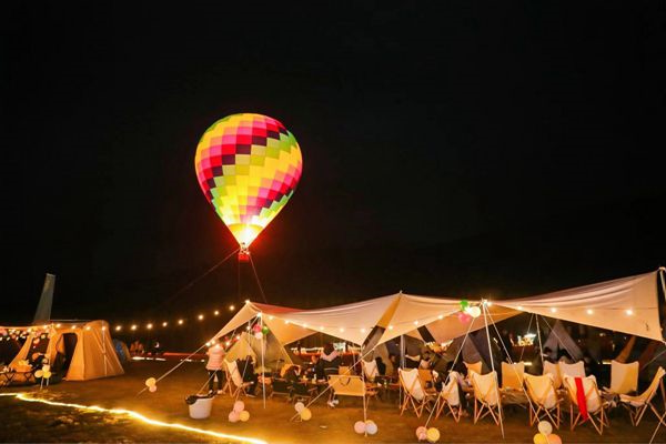 “露营风”悄然出圈 帐篷下有诗和远方吗?(图1) “露营风”悄然出圈 帐篷下有诗和远方吗?(图1)