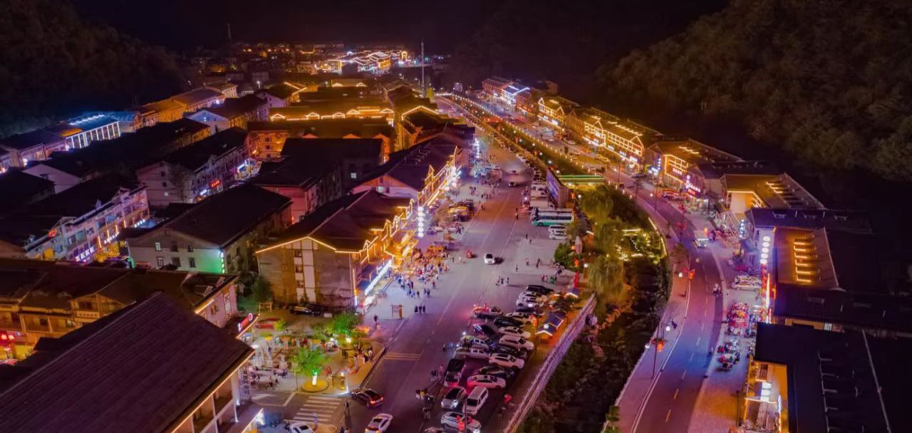 露营之家全球首家露营文化主题酒店----神农架境禾酒店(露营之家京东体验店)即将重磅上线!(图5) image014.jpg