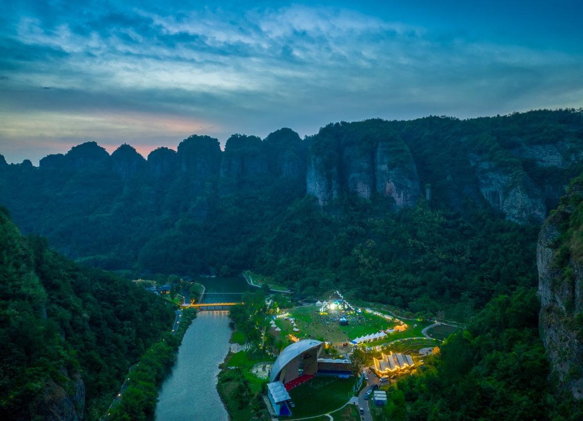【浙江露营地精选086】十九峰露营基地，青峰攀上十九凉夏