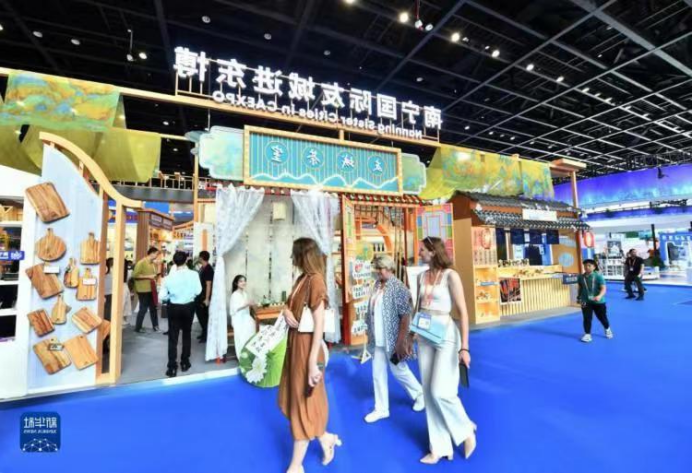 露营之家东盟博览会签约东兰(图2)
