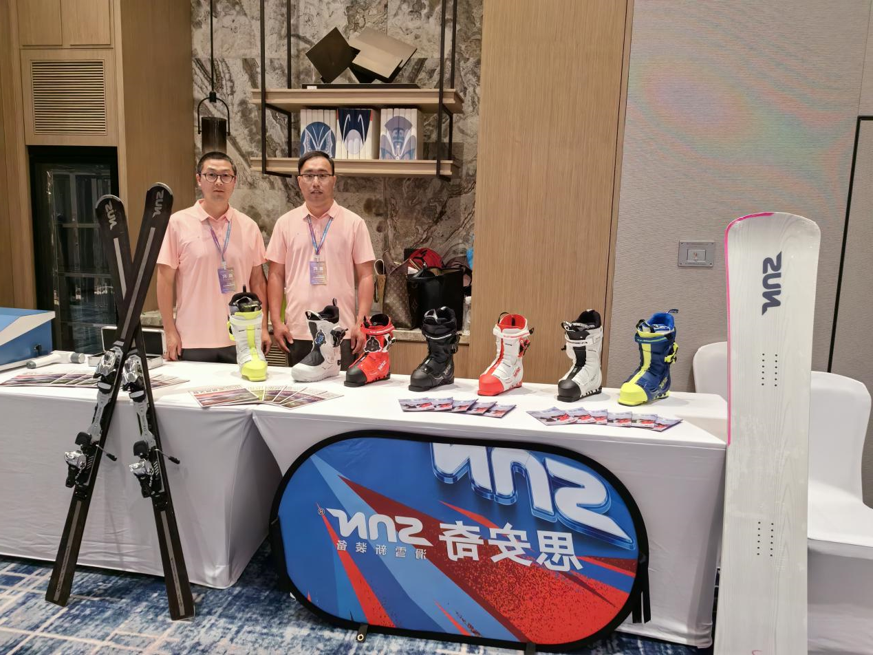 思安奇品牌登陆金华山 签约露营之家供应链贸易平台(图4) 思安奇品牌登陆金华山 签约露营之家供应链贸易平台(图4)