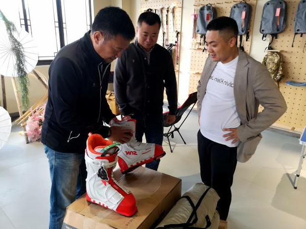 义乌旅游户外用品行业协会领导一行莅临露营之家金华供应链全球贸易中心(图3)