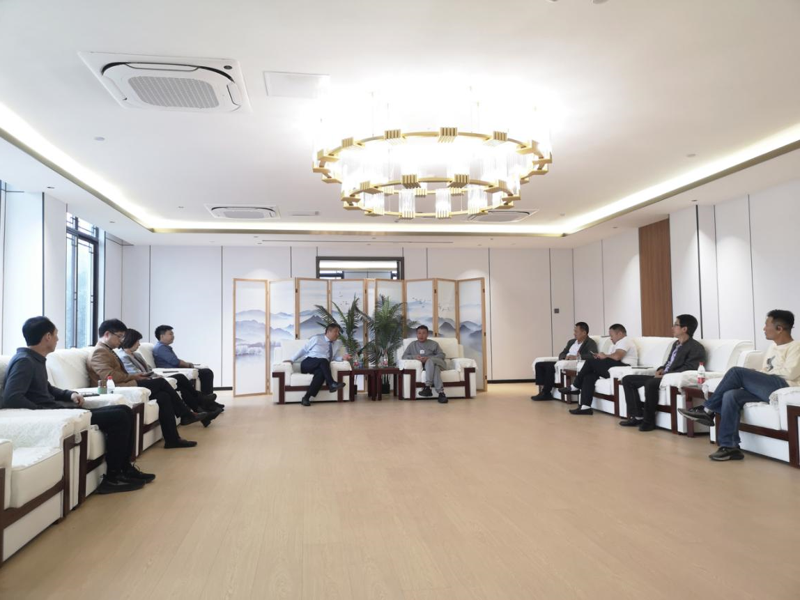 云南省健身服务行业协会会长黄道章来访露营之家金华供应链贸易中心选品并探讨绥江县露营产业发展新机遇(图1)