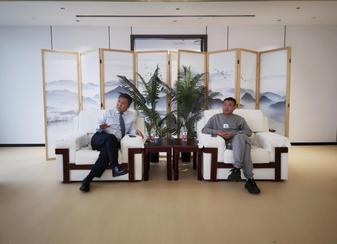 云南省健身服务行业协会会长黄道章来访露营之家金华供应链贸易中心选品并探讨绥江县露营产业发展新机遇(图2)