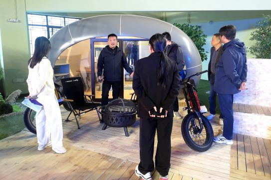 海盐县南北湖风景区领导一行到露营之家金华全球供应链贸易中心考察交流调研(图5)