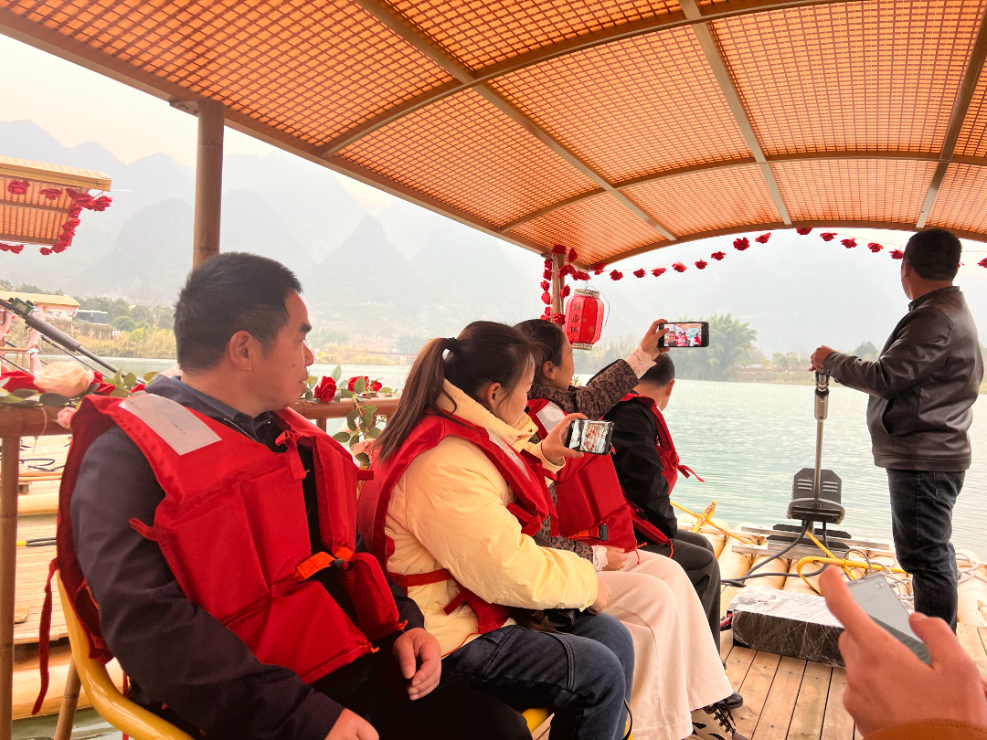 undefined 人大代表“打卡”坡豪湖露营地 探寻户外休闲新乐趣(图2)