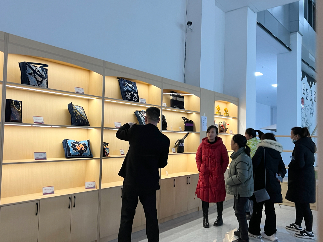 undefined 人大代表“打卡”坡豪湖露营地 探寻户外休闲新乐趣(图1)