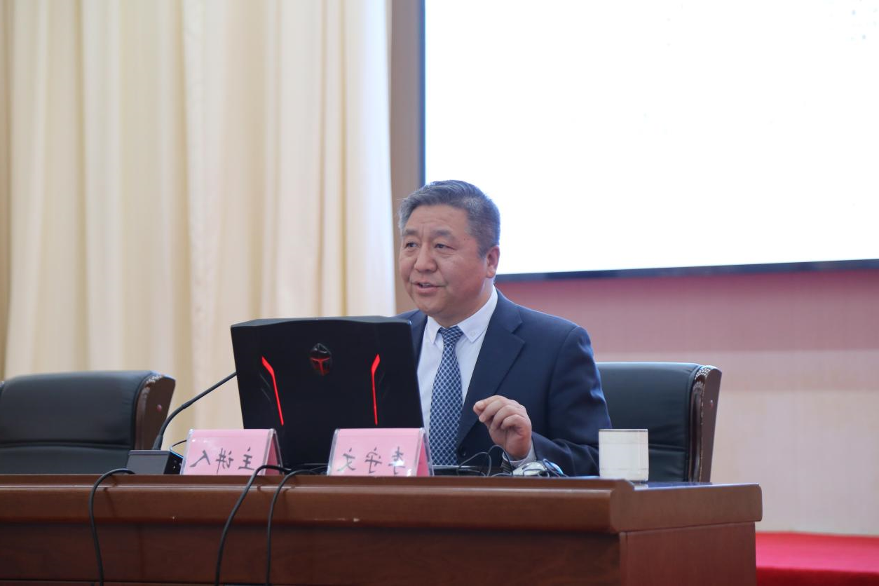 李守文主席在沧源县委礼堂开展露营产业与文旅融合发展讲座(图2) 李守文主席在沧源县委礼堂开展露营产业与文旅融合发展讲座(图2)