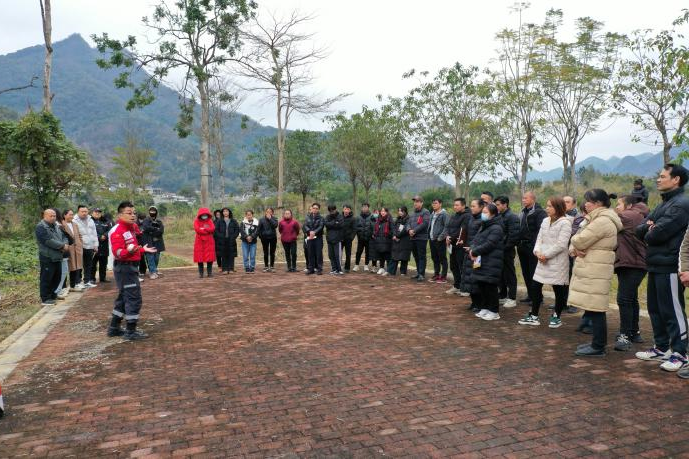 中国红十字会林欢教员讲课《宁静的营地应抢救济培训》等外容报道(图2) 中国红十字会林欢教员讲课《宁静的营地应抢救济培训》等外容报道(图2)