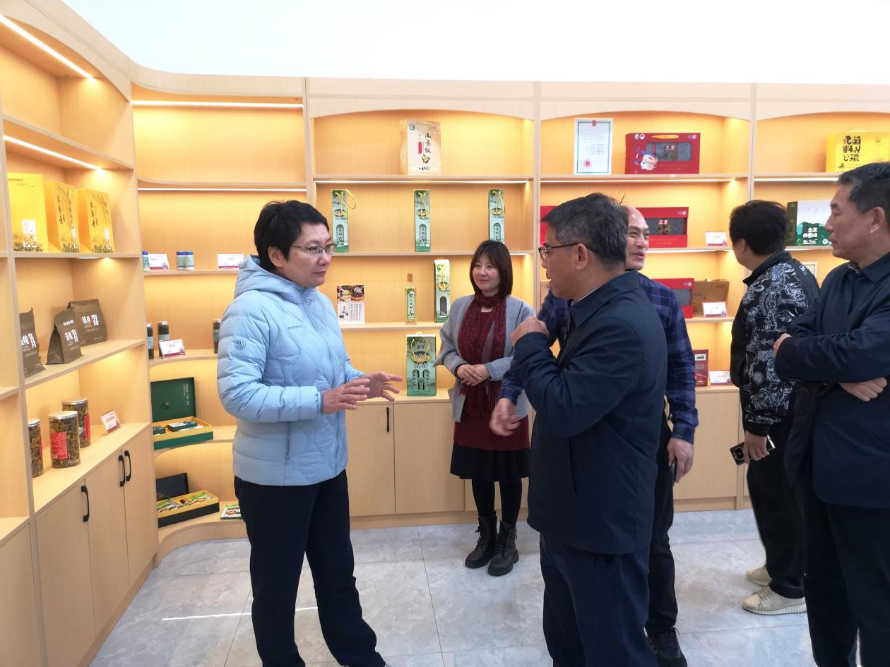 河北省政协副主席常丽虹率队考察广西东兰坡豪湖国家湿地公园：以康养产业助推“红色东兰，绿色崛起”(图8)