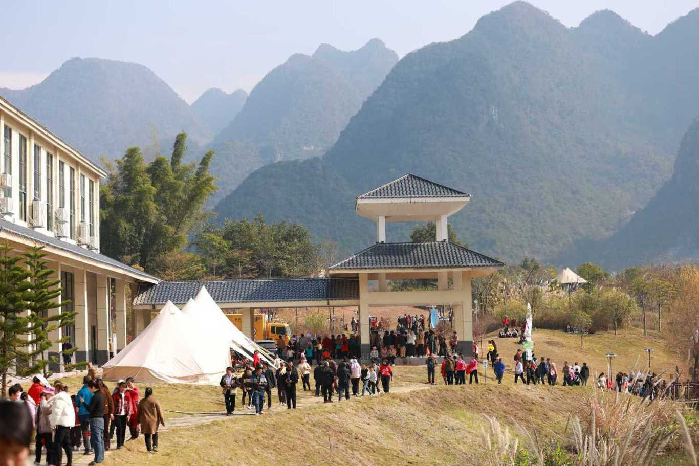 东兰云仓关于坡豪湖露营地二期住宿单元建设的选品公告——诚邀全国露营装备供应商共筑户外野奢新标杆(图3)