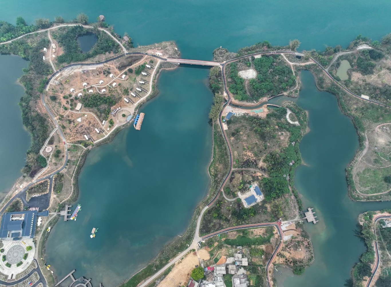 东兰坡豪湖露营地,专业路亚艇为户外休闲运动爱好者打造极致垂钓体验(图8) 东兰坡豪湖露营地,专业路亚艇为户外休闲运动爱好者打造极致垂钓体验(图8)