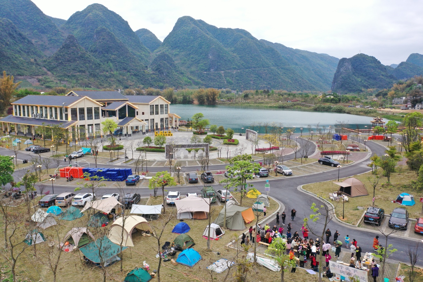 东兰坡豪湖露营地,专业路亚艇为户外休闲运动爱好者打造极致垂钓体验(图9) 东兰坡豪湖露营地,专业路亚艇为户外休闲运动爱好者打造极致垂钓体验(图9)