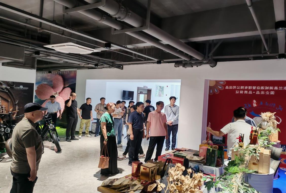 中国风景名胜区协会会长张永利一行到露营之家供应链贸易中心考察调研(图5) 中国风景名胜区协会会长张永利一行到露营之家供应链贸易中心考察调研(图5)