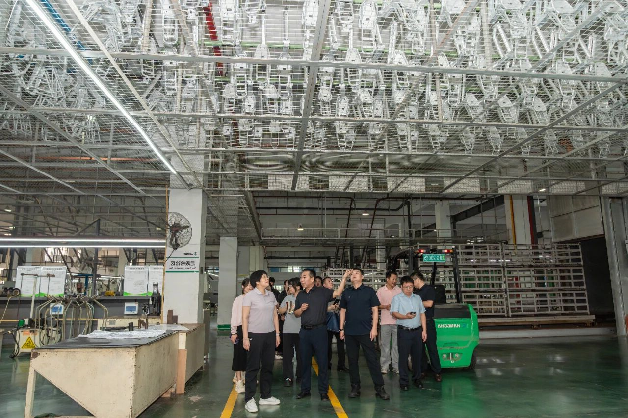 百色市人民政府一行莅临露营之家供应链贸易中心—— 共商服务产业落地及场景化应用(图3) 42.jpg