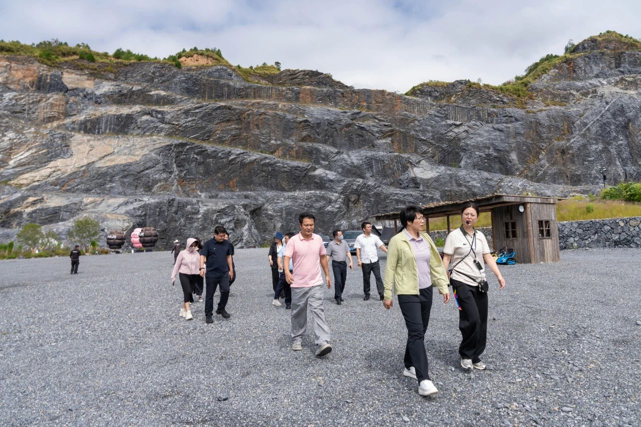百色市人民政府一行莅临露营之家供应链贸易中心—— 共商服务产业落地及场景化应用(图5) 44.jpg