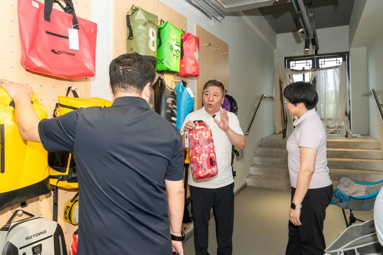 百色市人民政府一行莅临露营之家供应链贸易中心—— 共商服务产业落地及场景化应用(图7) 46.jpg