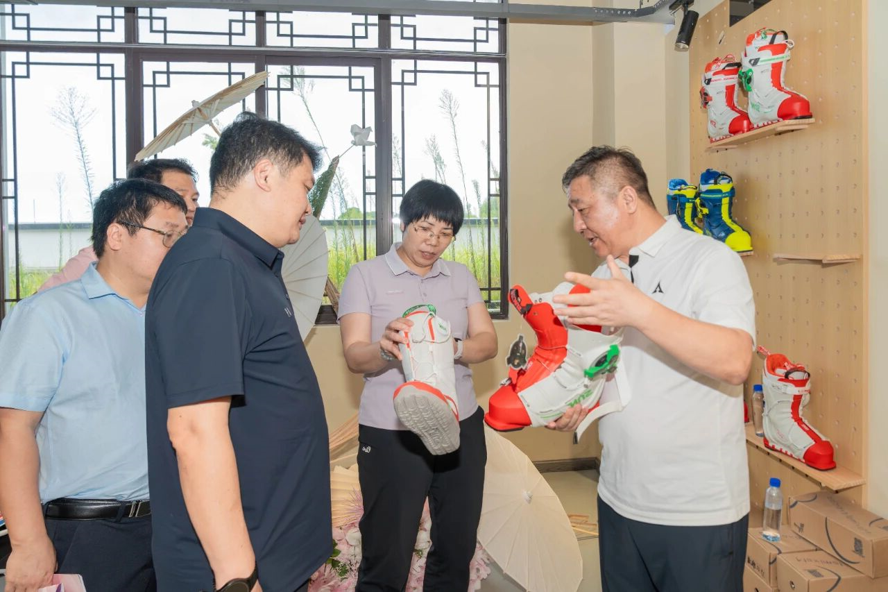 百色市人民政府一行莅临露营之家供应链贸易中心—— 共商服务产业落地及场景化应用(图8) 47.jpg